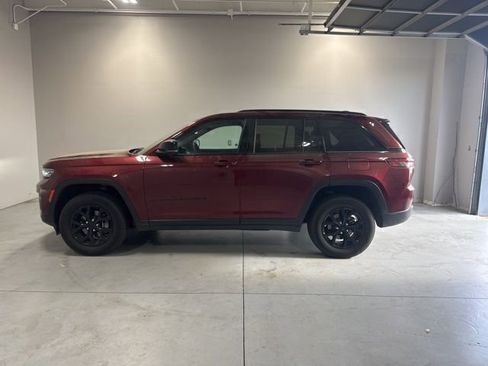 Used 2025 Jeep Grand Cherokee Altitude image 20