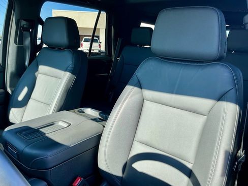 Used 2024 Chevrolet Tahoe Z71 w/ Luxury Package image 35