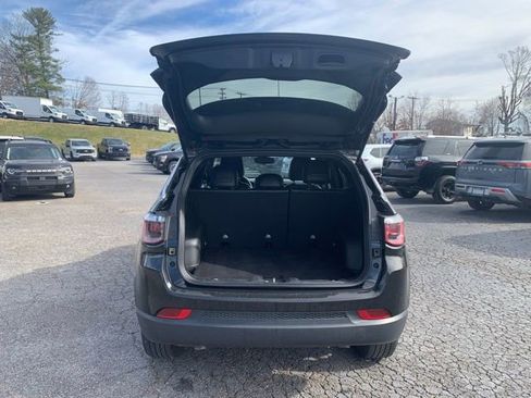 Used 2024 Jeep Compass Latitude image 24