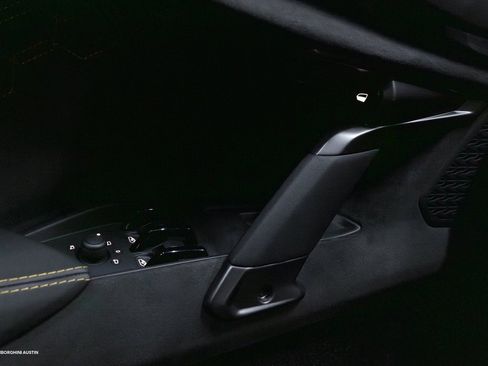 Used 2025 Lamborghini Revuelto image 24