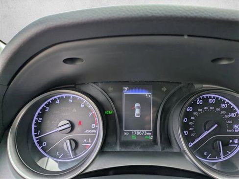 Used 2022 Toyota Camry SE image 11