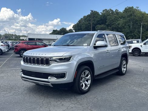 Used 2022 Jeep Wagoneer Series II RWD image 3