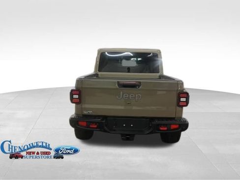 Used 2020 Jeep Gladiator Rubicon image 3