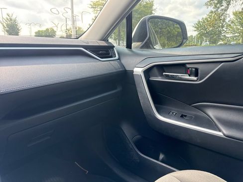 Used 2019 Toyota RAV4 XLE w/ Convenience Package FWD image 17