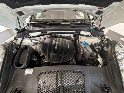 Used 2018 Porsche Macan AWD/4WD image 11