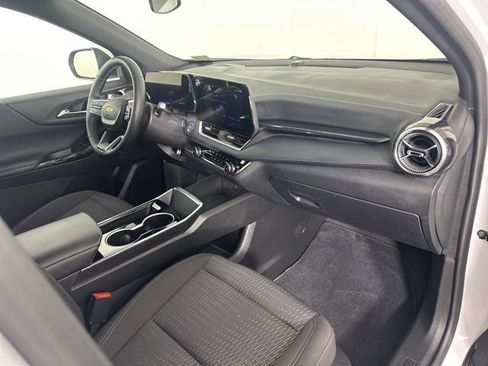 Used 2025 Chevrolet Equinox LT AWD/4WD image 13