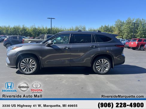Used 2023 Toyota Highlander Platinum image 4