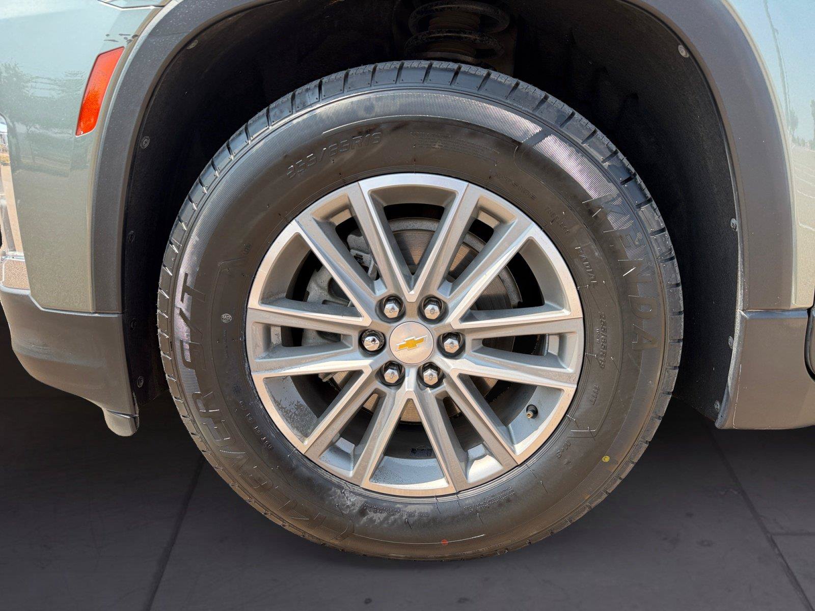Used 2023 Chevrolet Traverse LT FWD image 14