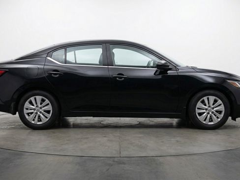 Used 2025 Nissan Sentra S FWD image 11