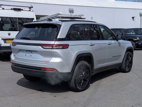 New 2025 Jeep Grand Cherokee Altitude AWD/4WD image 3