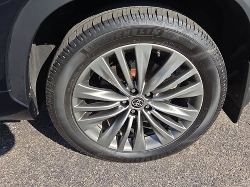 Used 2022 Toyota Highlander Platinum image 15