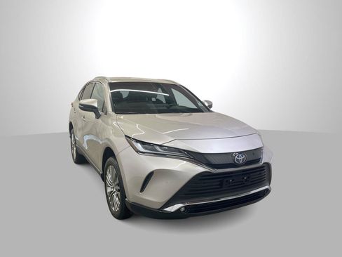 Used 2024 Toyota Venza XLE image 1