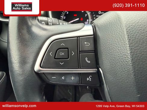 Used 2020 Toyota Highlander XLE image 25
