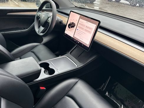 Used 2023 Tesla Model Y Long Range AWD/4WD image 18