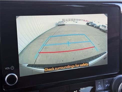 Used 2023 Toyota Highlander XLE image 19