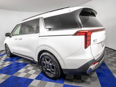 Used 2025 Kia Carnival SX FWD image 5