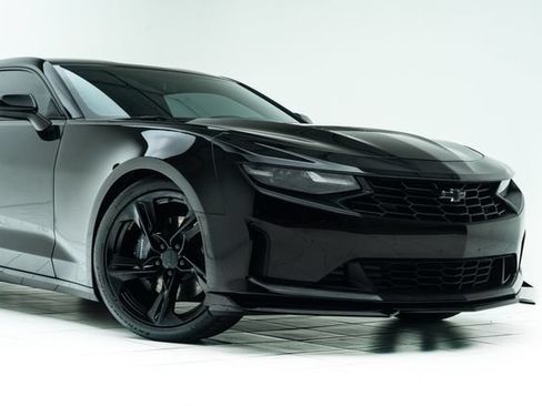 Used 2021 Chevrolet Camaro LT RWD image 4