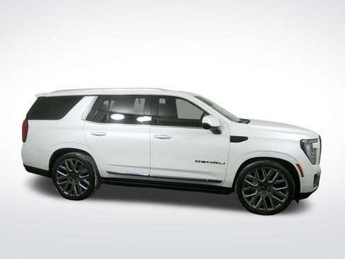 Used 2025 GMC Yukon Denali Ultimate AWD/4WD image 2