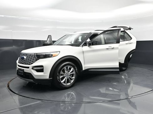 Certified 2021 Ford Explorer XLT w/ Equipment Group 202A RWD image 27