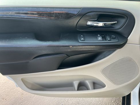 Used 2014 RAM C/V Tradesman w/ UConnect Hands-Free Group FWD image 9