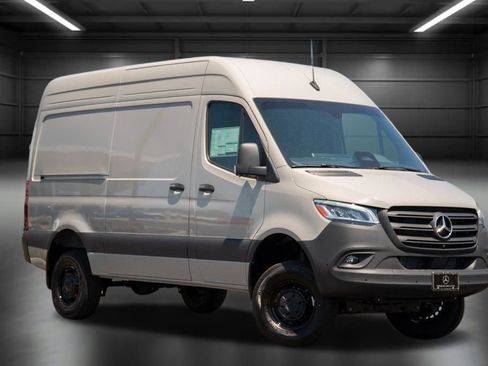 Used 2025 Mercedes-Benz Sprinter 2500 image 3