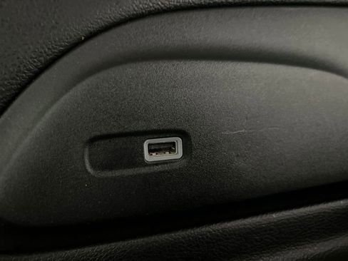 Used 2025 Chrysler Pacifica Limited image 39