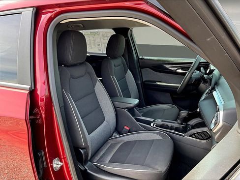 Used 2024 Chevrolet TrailBlazer LT FWD image 30