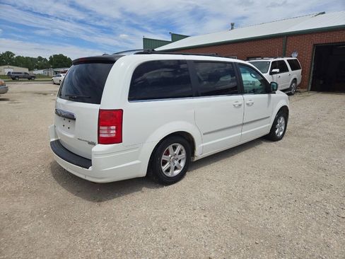 Used 2010 Chrysler Town & Country Touring FWD image 3