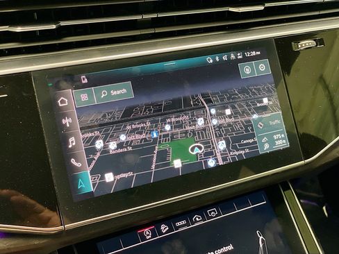 Used 2021 Audi Q8 Premium Plus image 8