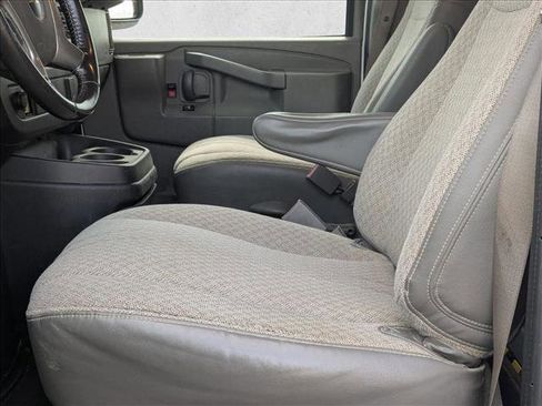 Used 2018 Chevrolet Express 2500 w/ Driver Convenience Package image 17