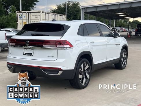 Used 2024 Volkswagen Atlas Cross Sport SE w/ Panoramic Sunroof Package FWD image 11