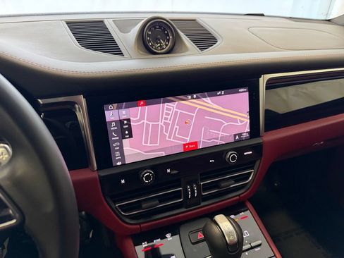 Certified 2023 Porsche Macan S AWD/4WD image 23