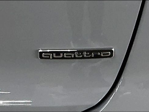 Used 2023 Audi Q4 e-tron Prestige image 11