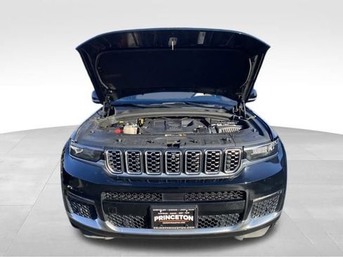 Certified 2023 Jeep Grand Cherokee L Summit image 9
