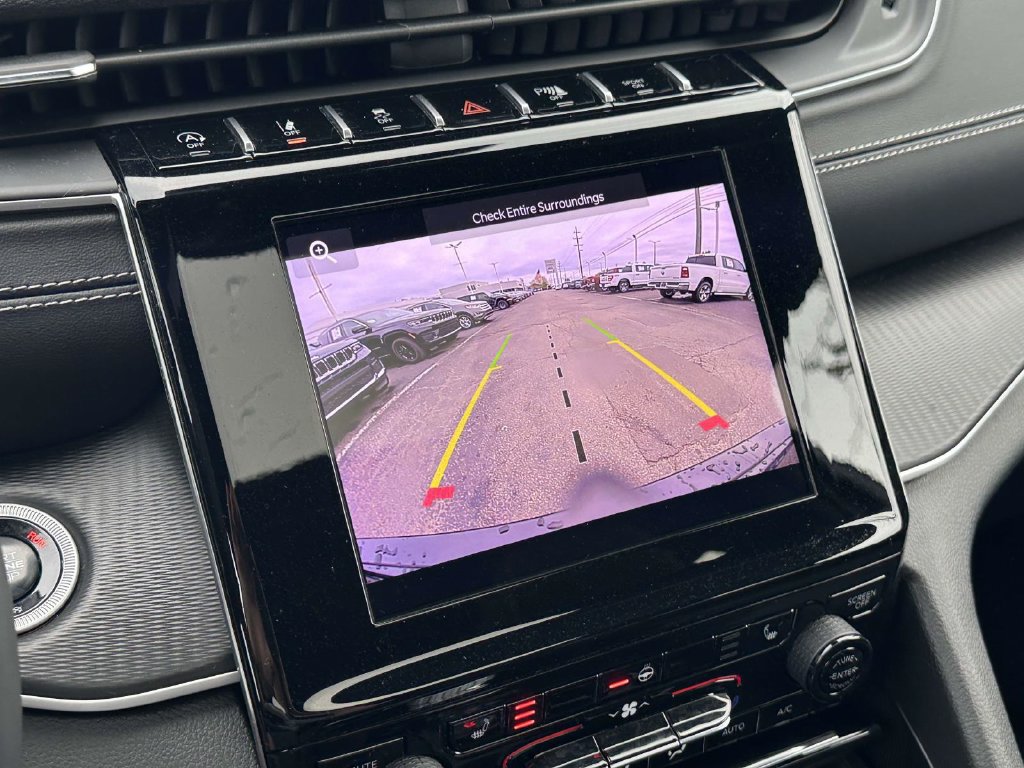 Used 2024 Jeep Grand Cherokee Laredo X w/ Luxury Tech Group I AWD/4WD image 27