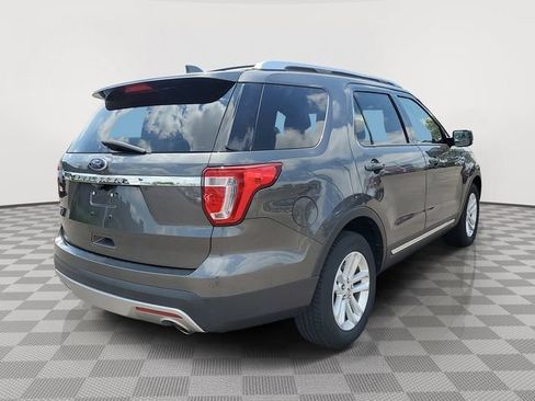 Used 2016 Ford Explorer XLT w/ Equipment Group 202A FWD image 5