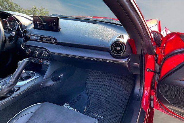 Used 2025 MAZDA MX-5 Miata RF Club w/ Weather Package RWD image 23
