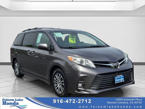 Used 2018 Toyota Sienna XLE w/ XLE Navigation Package image 1