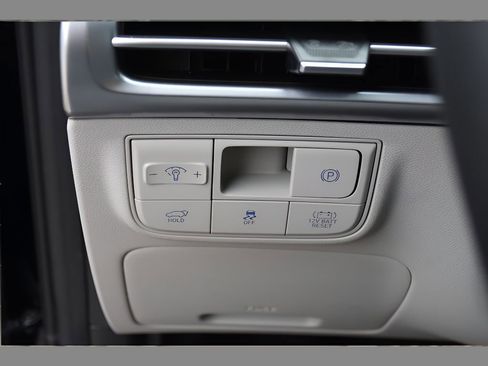 New 2025 Hyundai Tucson Limited image 23