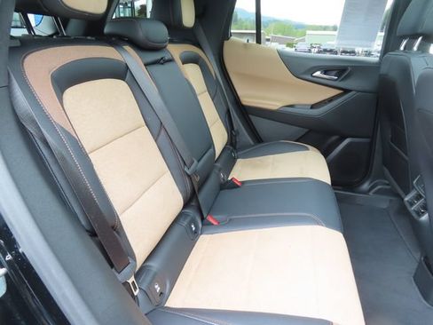 Used 2025 Chevrolet Equinox ACTIV w/ Safety and Technology Package AWD/4WD image 43