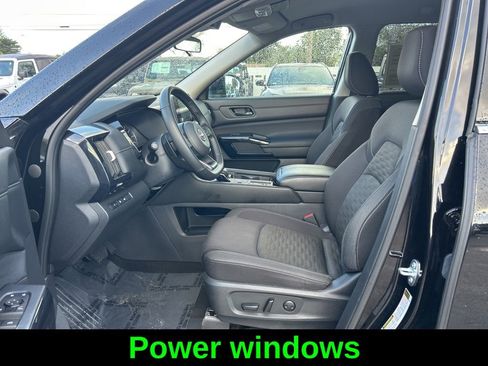 Used 2025 Nissan Pathfinder SV FWD image 11