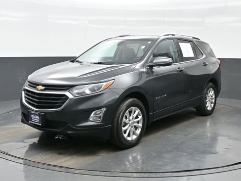 Used 2018 Chevrolet Equinox LT w/ Sun & Infotainment Package image 2