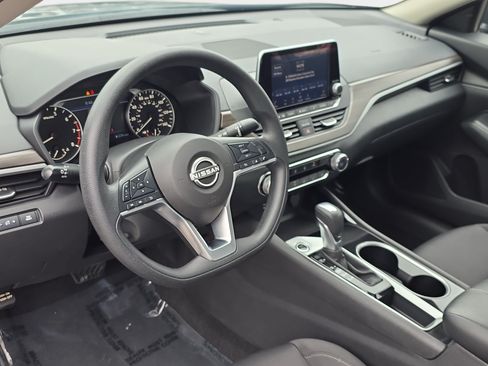 Used 2024 Nissan Altima 2.5 SV FWD image 13