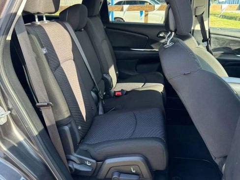Used 2019 Dodge Journey SE FWD image 13