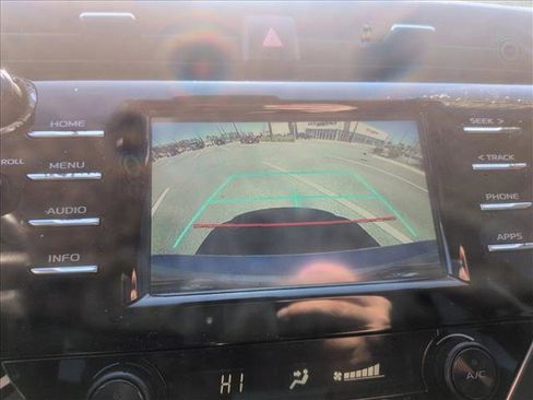 Used 2018 Toyota Camry SE image 14