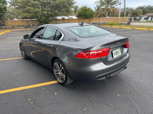 Used 2017 Jaguar XE Premium image 9