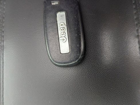 Used 2021 Jeep Grand Cherokee Limited w/ Luxury Group II image 28