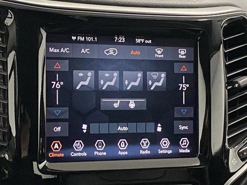 Used 2020 Jeep Cherokee Limited image 18