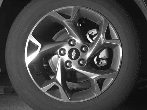 Used 2025 Chevrolet Trax LT FWD image 13