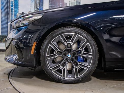 Used 2025 BMW i5 M60 w/ Premium Package image 7